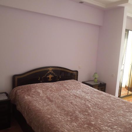 Nellie'S Apartment Батуми Екстериор снимка