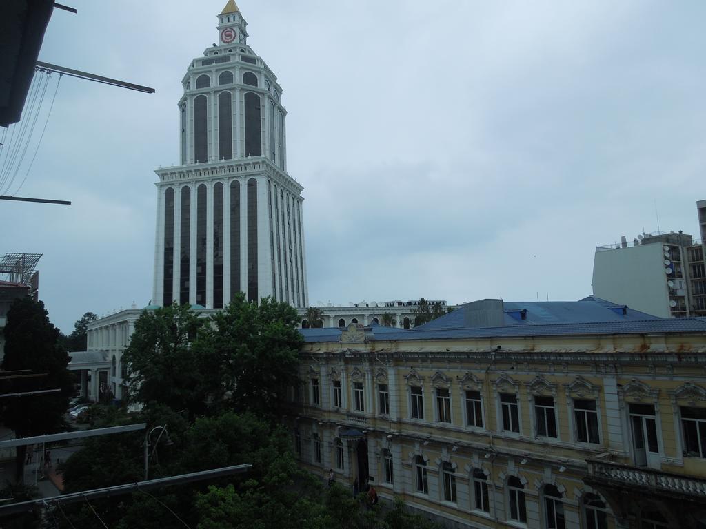 Nellie'S Apartment Батуми Екстериор снимка