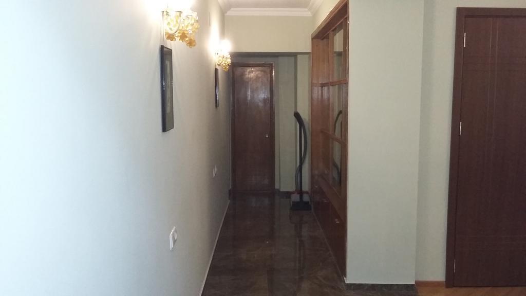 Nellie'S Apartment Батуми Екстериор снимка