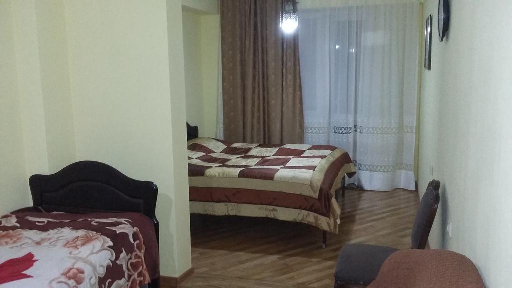 Nellie'S Apartment Батуми Екстериор снимка