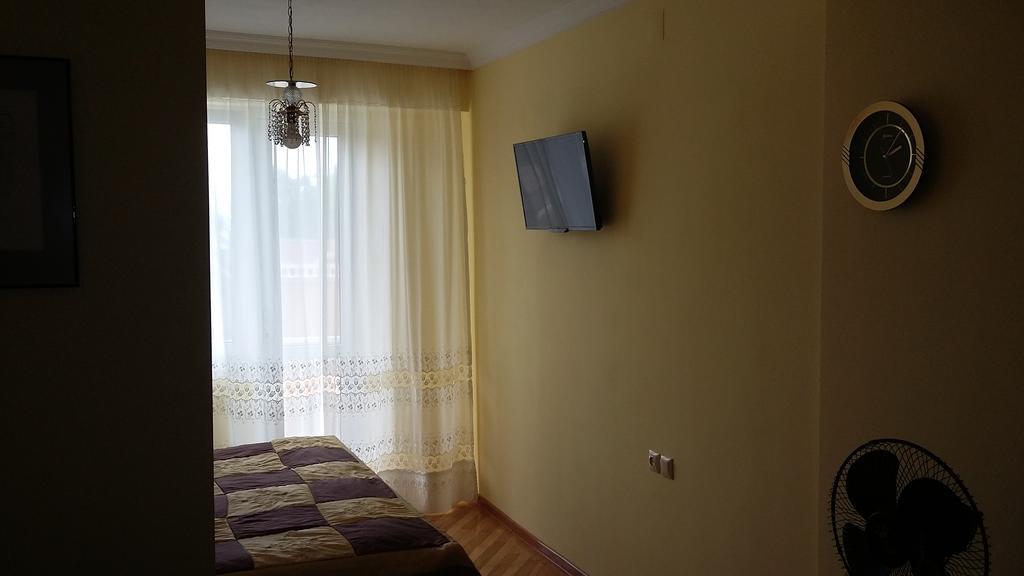 Nellie'S Apartment Батуми Екстериор снимка