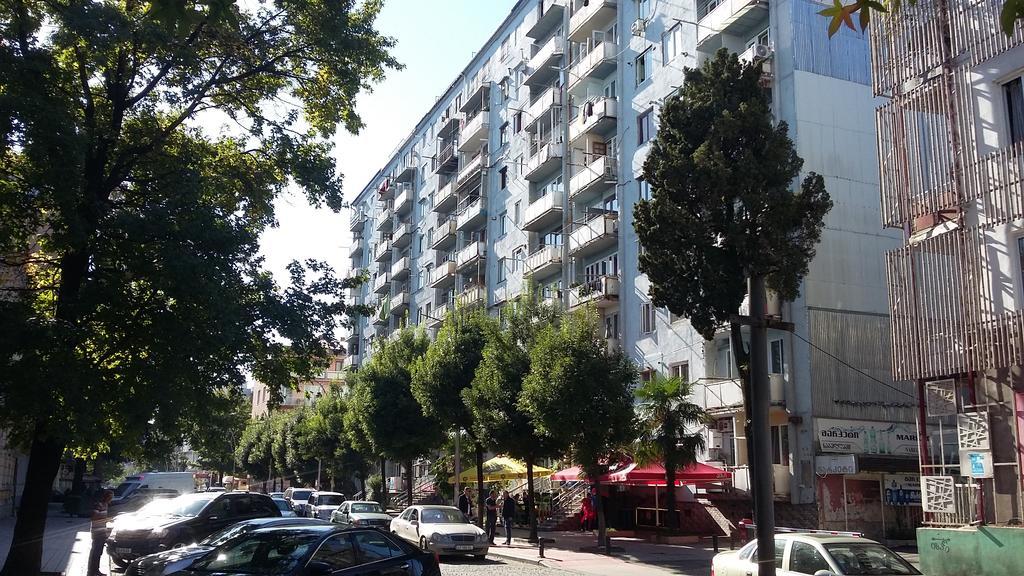 Nellie'S Apartment Батуми Екстериор снимка